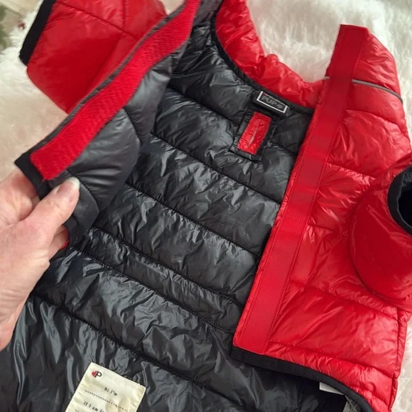 New w/out tag Pajar puffer 4 legged dog jacket.  Adjustable waist. Velcro. - Picture 12 of 16
